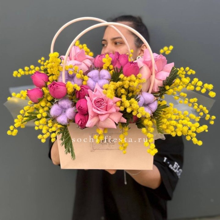 Сумочка мимозы и роз "Примавера" в Орле