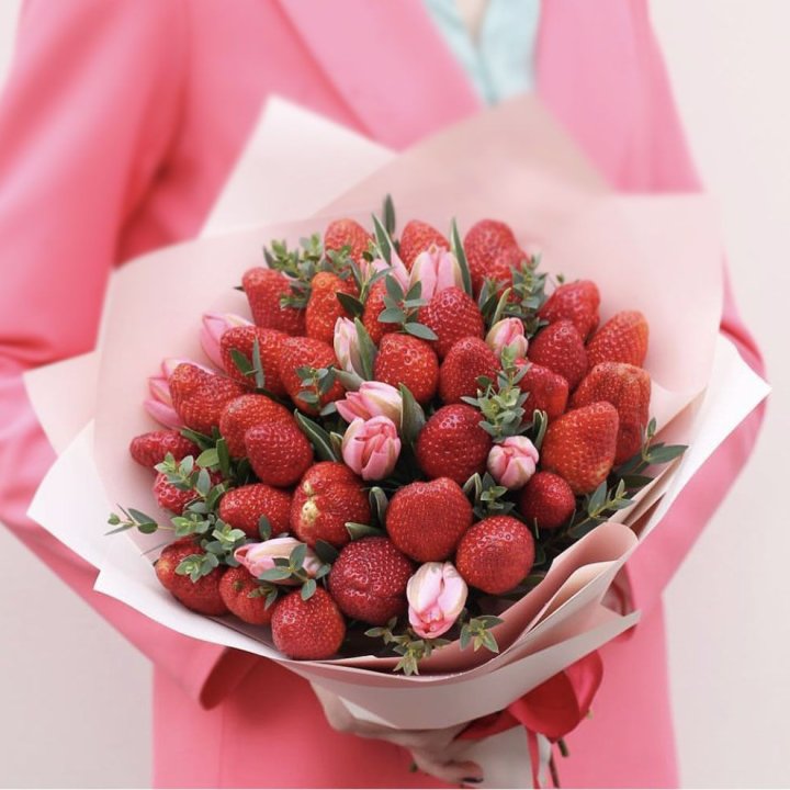 Тюльпаны и клубника в Орле