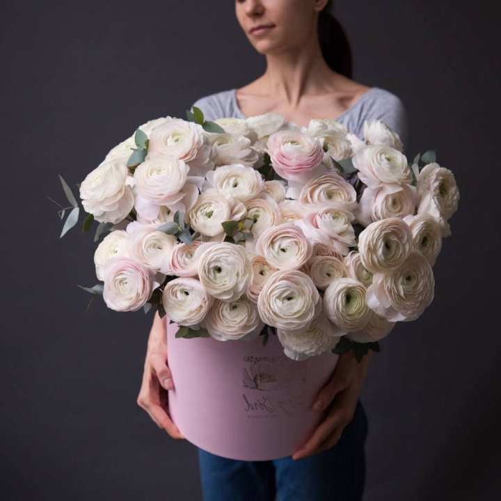 Бокс с ранункулюсами в Орле