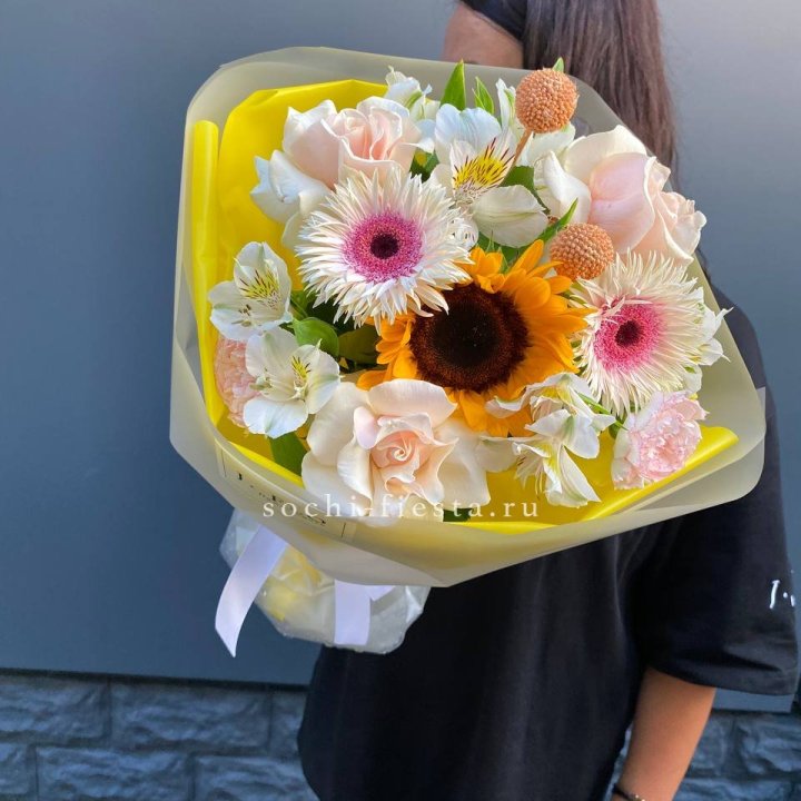 Букет с подсолнухом "Елоу" в Орле