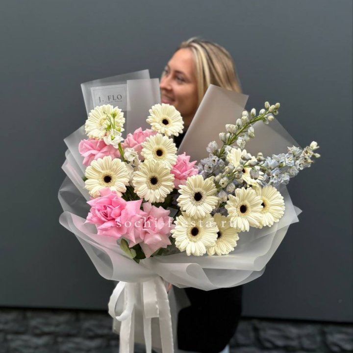 Букет роз и гербер в Орле