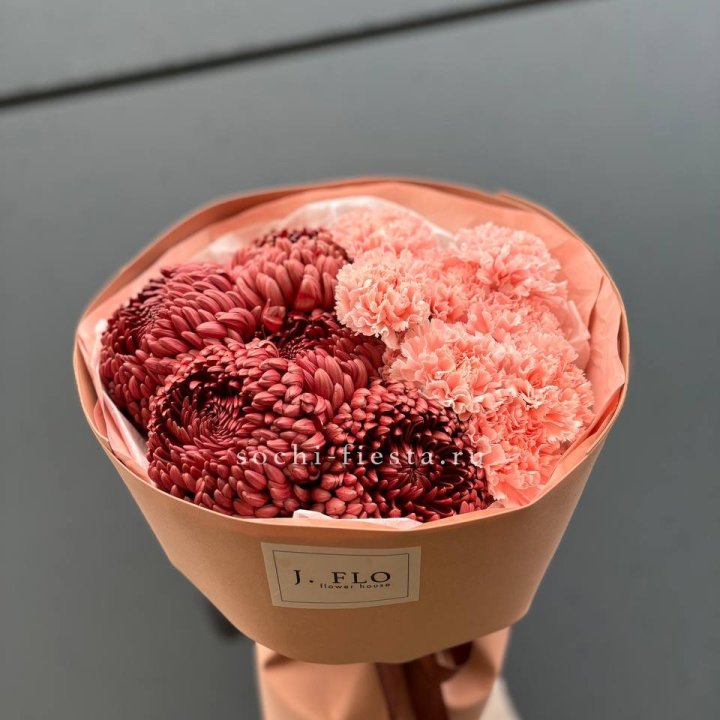 Букет хризантем и диантусов  в Орле