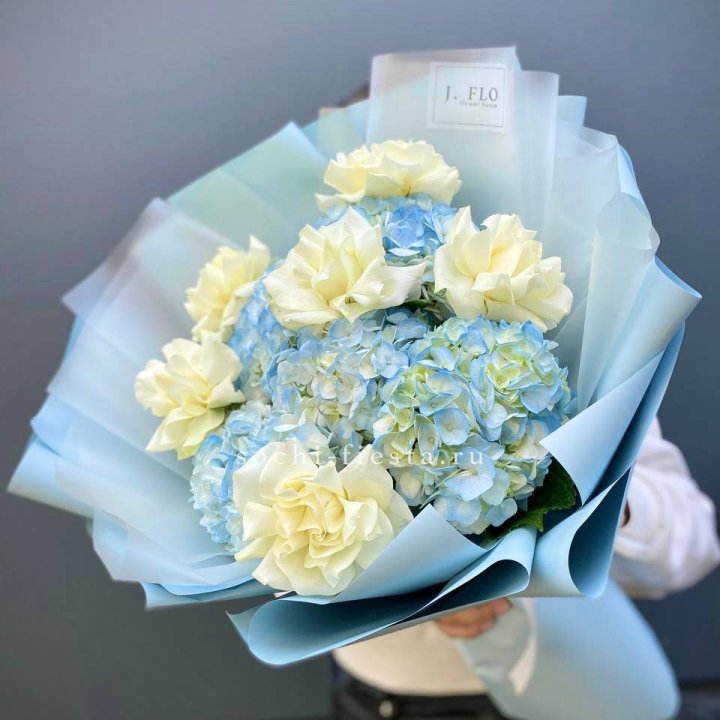  Букет из голубых гортензий и роз  в Орле
