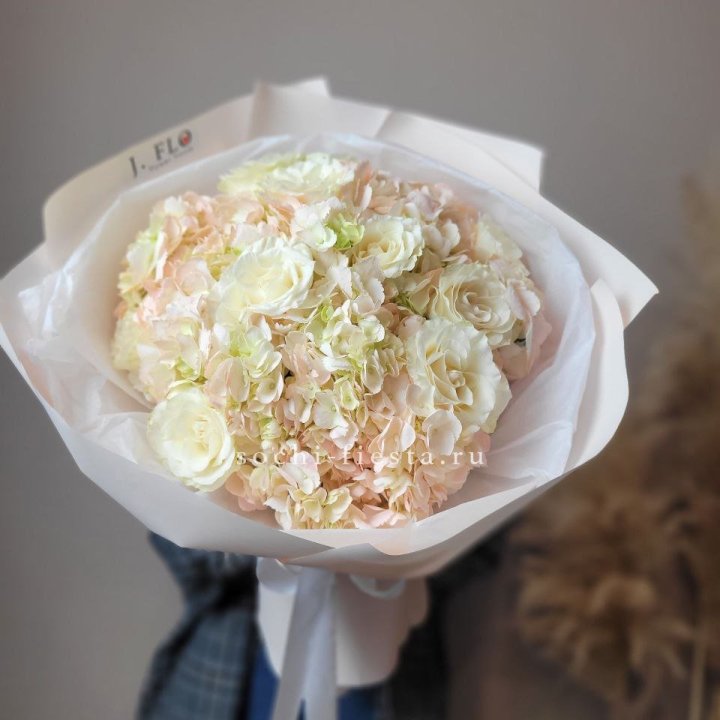  Букет гортензии и роз  в Орле