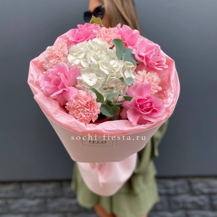  Букет роз и гортензии "Навола" в Орле