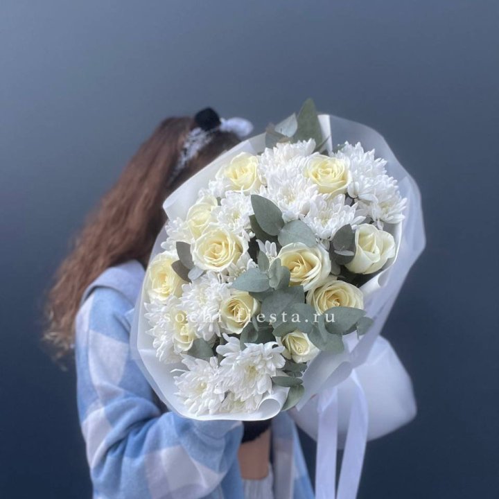  Букет белых роз с хризантемой  в Орле