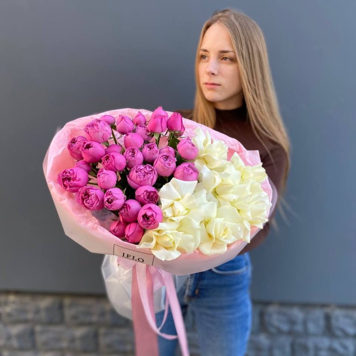 Дуо белых и кустовых роз в Орле