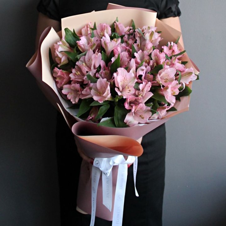Букет розовых альстромерий в Орле