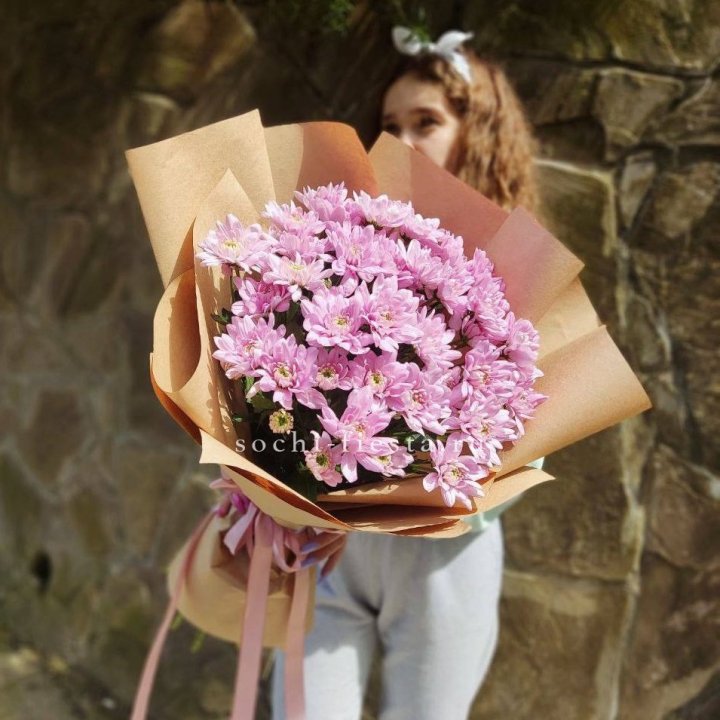 Букет хризантем в крафте в Орле