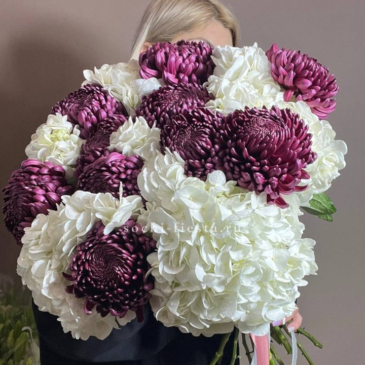 Охапка Бигуди и гортензий в Орле