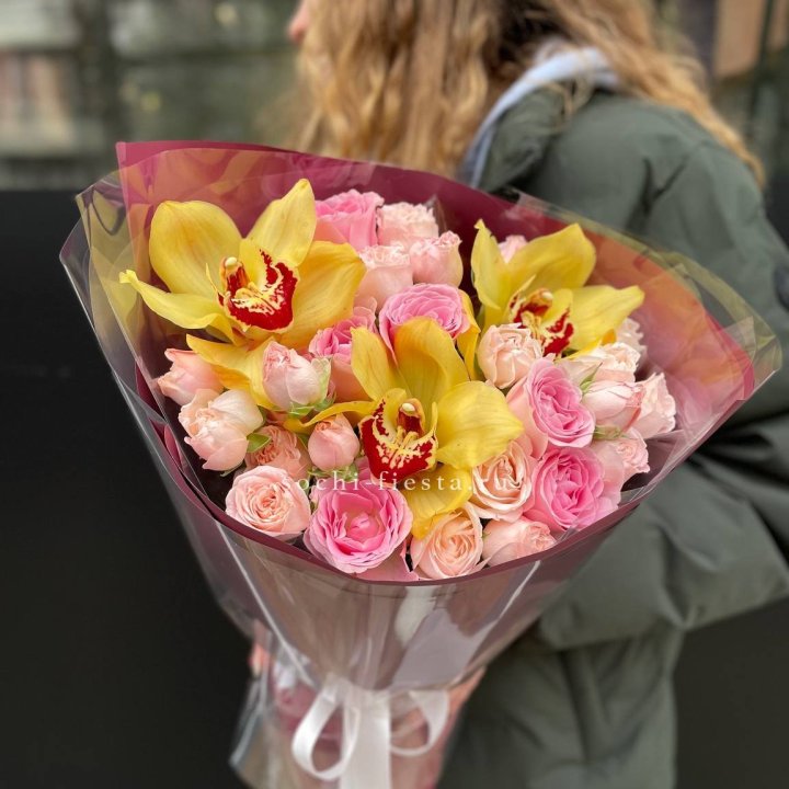  Букет орхидей и роз Есенья в Орле