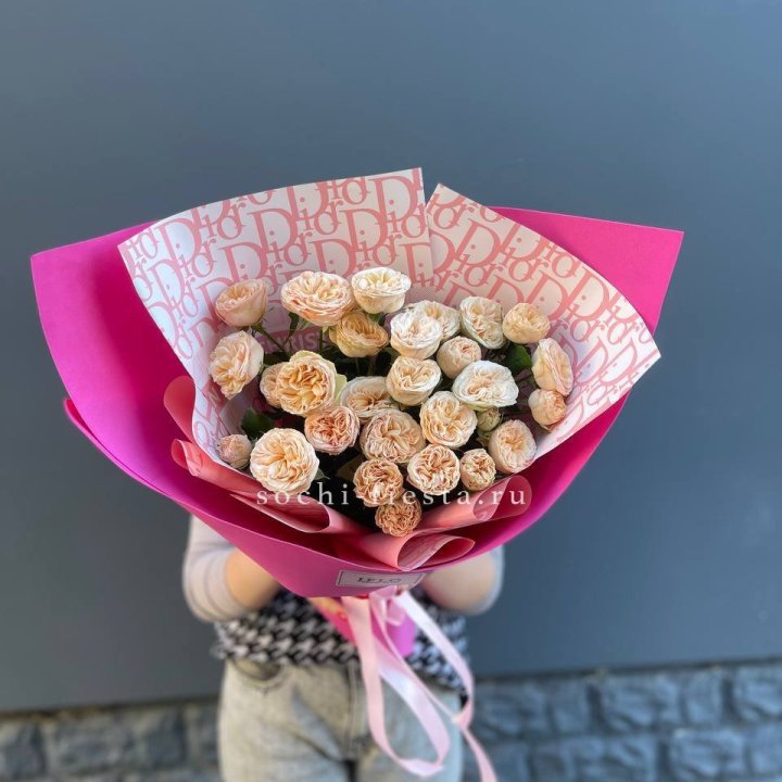 9 пионовидных роз в Орле