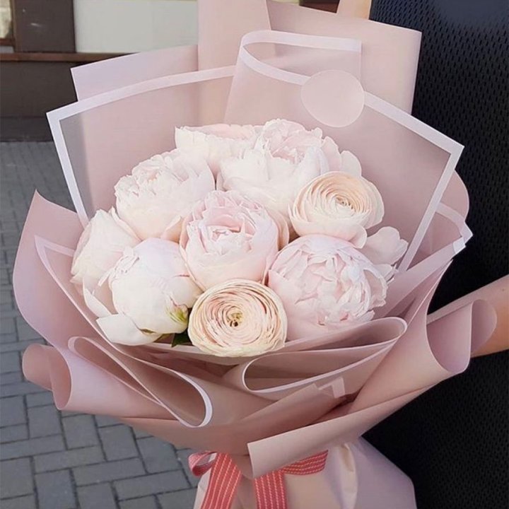 Пионы и ранункулюсы в Орле