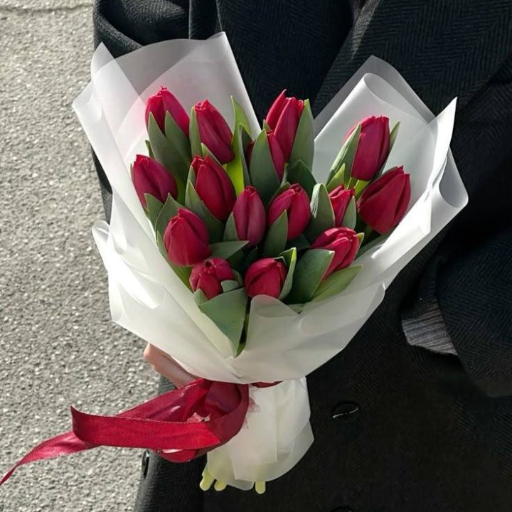 15 красных тюльпанов в Орле