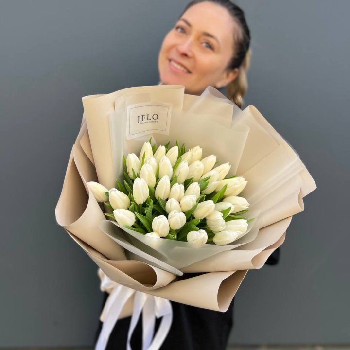 35 белых тюльпанов в Орле