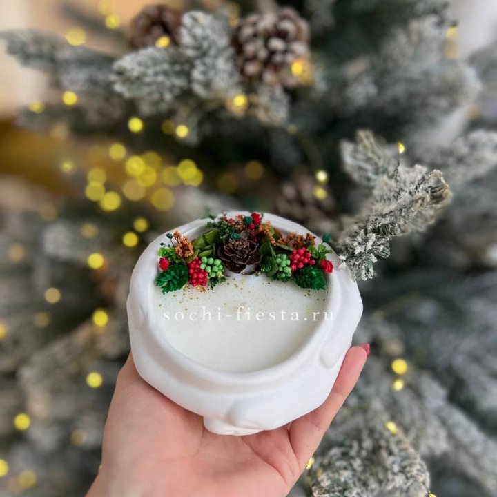 Свеча ароматическая в гипсе Руки с шишкой в Орле