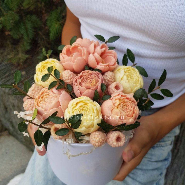 Шоколадный букет с ягодами в Орле