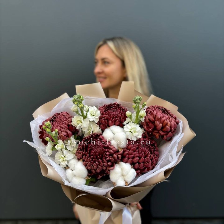 Хризантемы с маттиолой в Орле