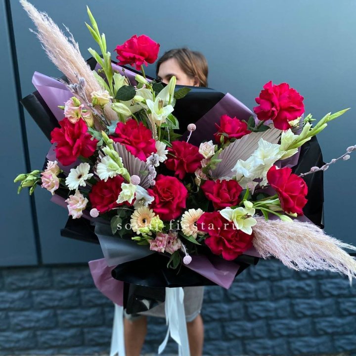 Дизайнерский букет Ред в Орле