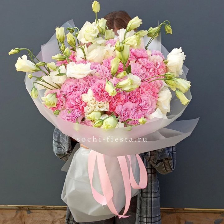 Букет из эустом и диантусов  в Орле