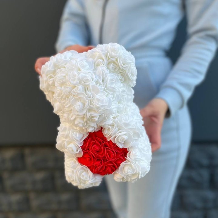 Медведь с красным седцем в Орле