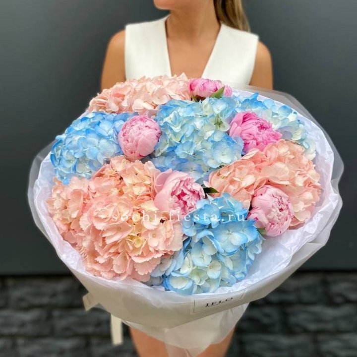 Дуобукет гортензии с пионами  в Орле