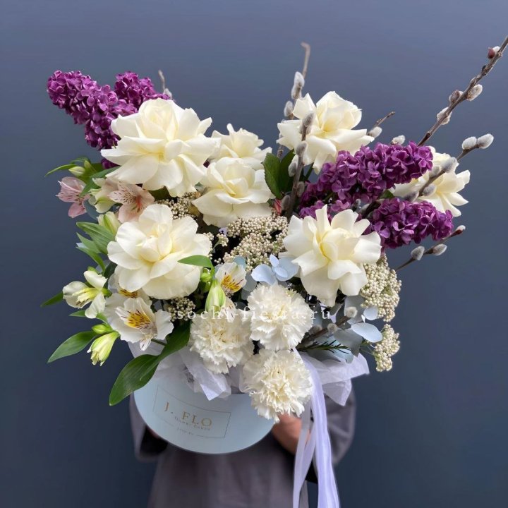 Цветочный бокс Французских роз и Сирени в Орле