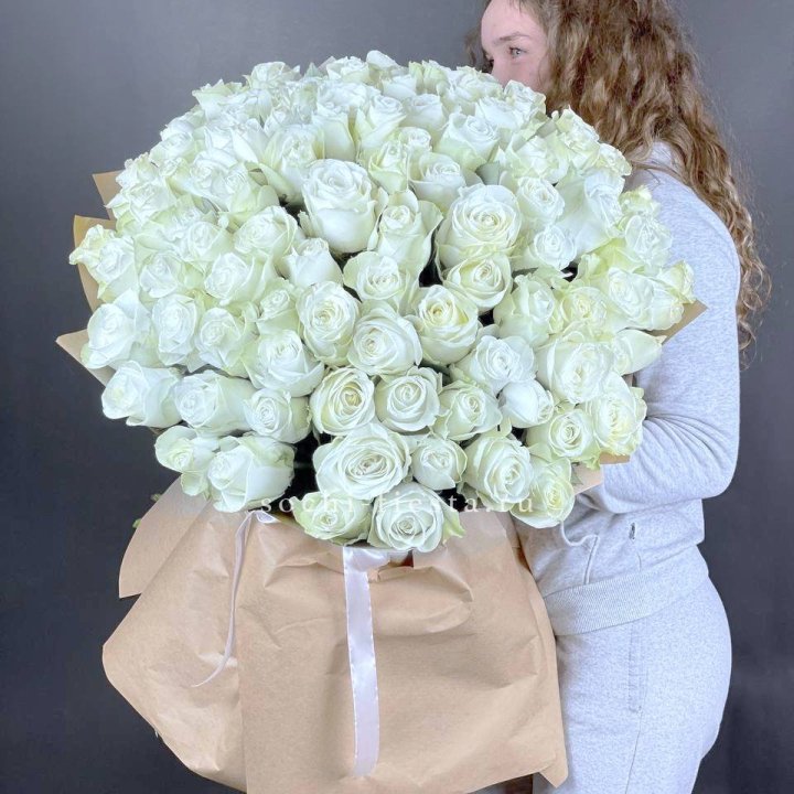 101 белая высокая импортная роза в Орле