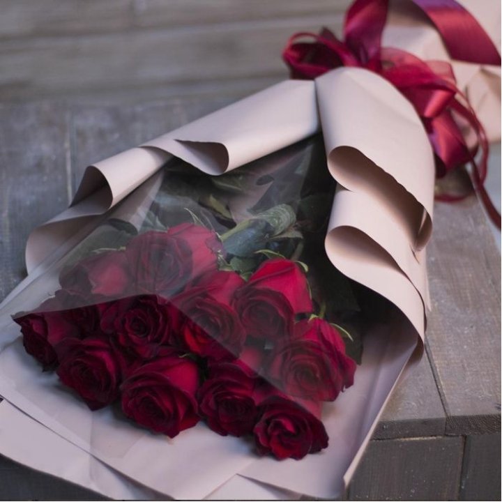 11 голландских роз в оформлении в Орле