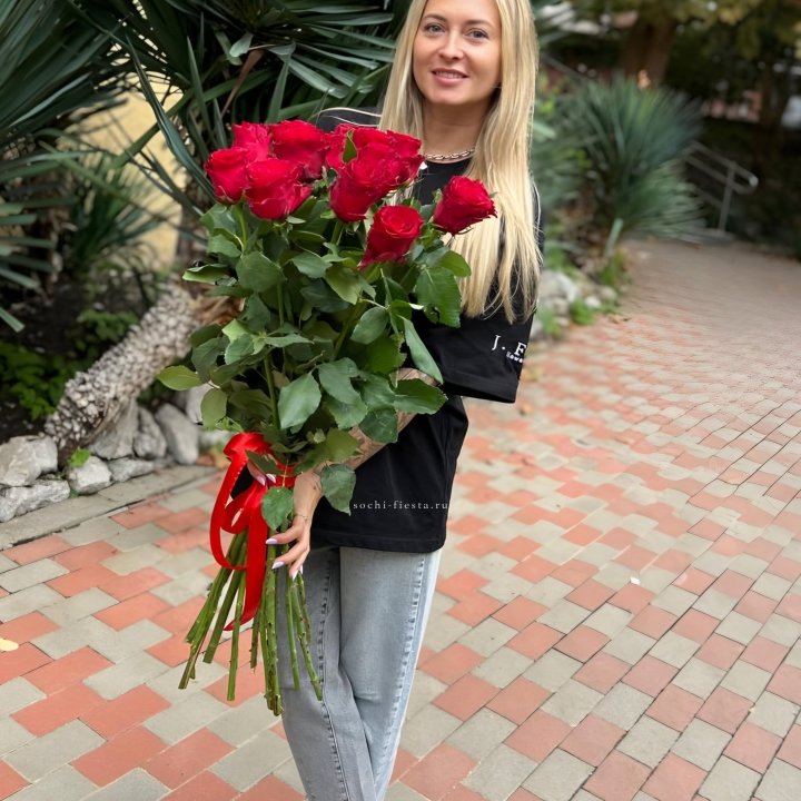 15 высоких красных роз в Орле