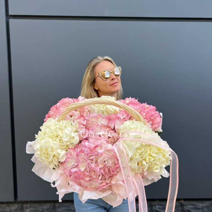 7 гортензий в корзине в Орле