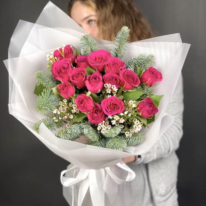 Новогодний букет Елки и Розы в Орле