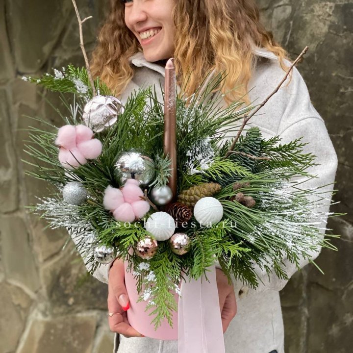 Новогодняя композиция в коробке пинк в Орле