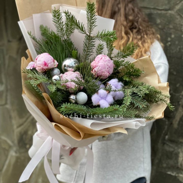 Новогодний букет с пионами  в Орле