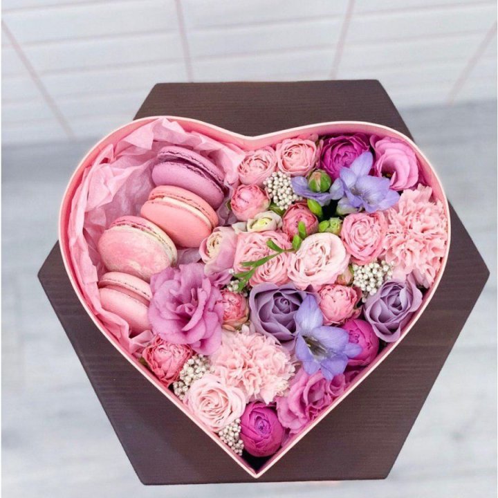 Бокс-сердце с макаронс  в Орле