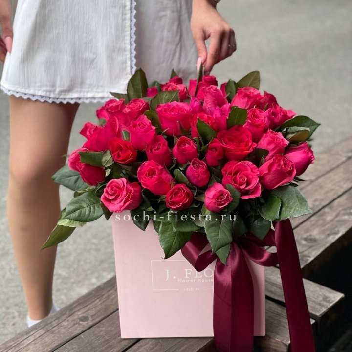 55 алых роз в кубе в Орле