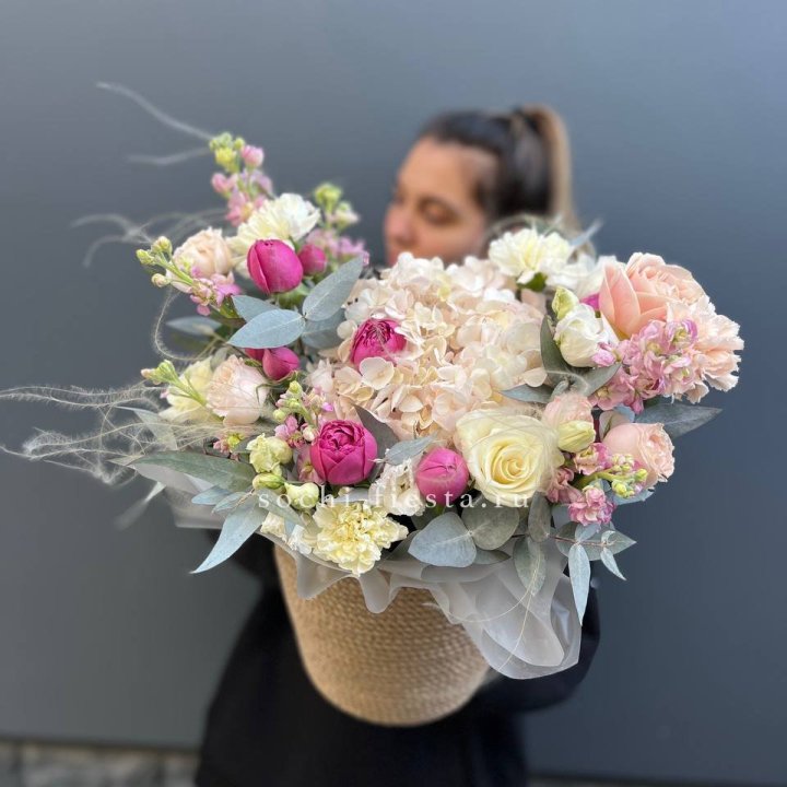 Цветочная композиция в джутовом боксе  в Орле