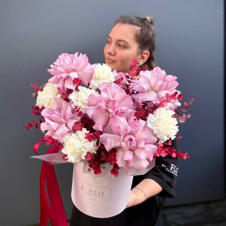 Бокс с французскими розами "Вела вита" в Орле