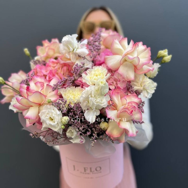 Цветочная композиция "Глория" в боксе в Орле