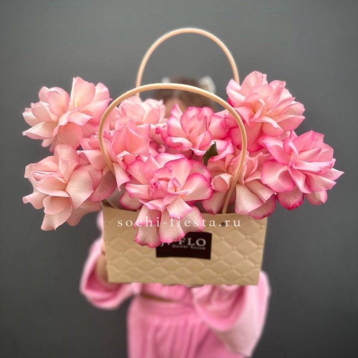 Сумочка розовых роз Венди в Орле