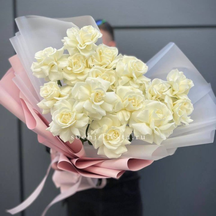 Букет из 15 французских роз Вайт дрим в Орле