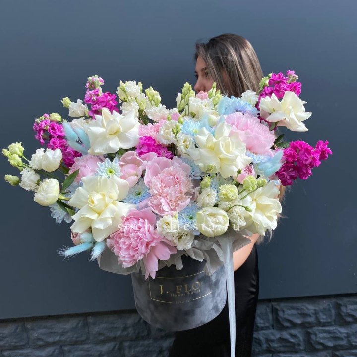 Дизайнерский цилиндр "Пионы гарден" в Орле