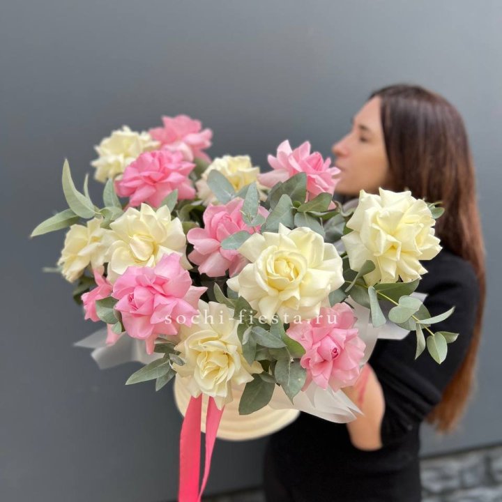 Зефирный бокс из 17 французских роз микс в Орле