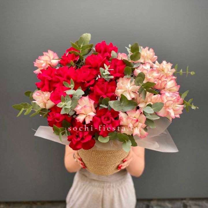 25 Французских роз в джутовом кашпо  в Орле