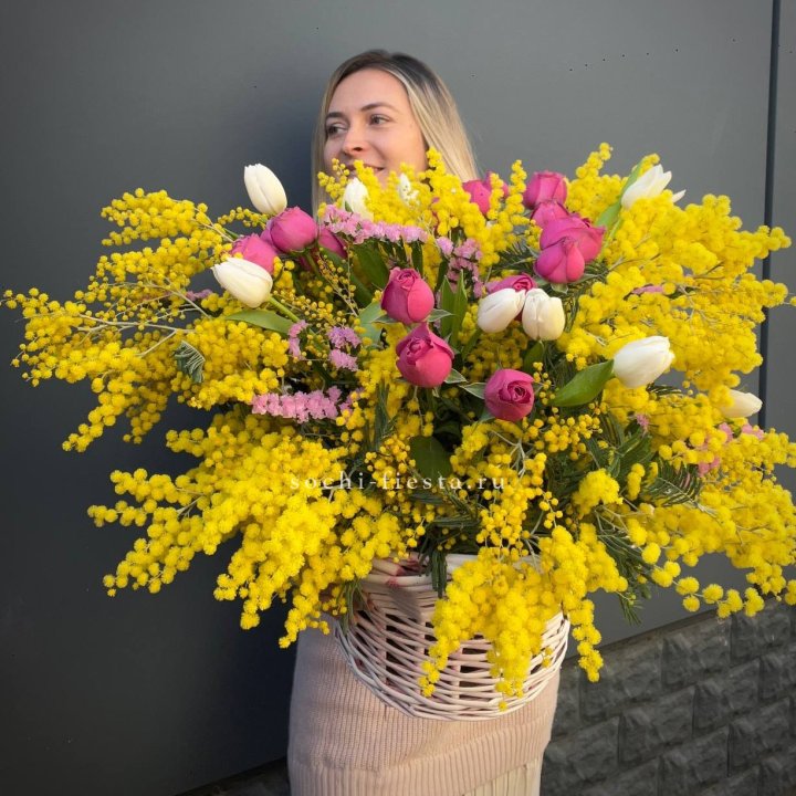 Цветочная корзина с мимозой "Спринг" в Орле