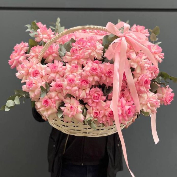 51 розовая роза в корзине в Орле