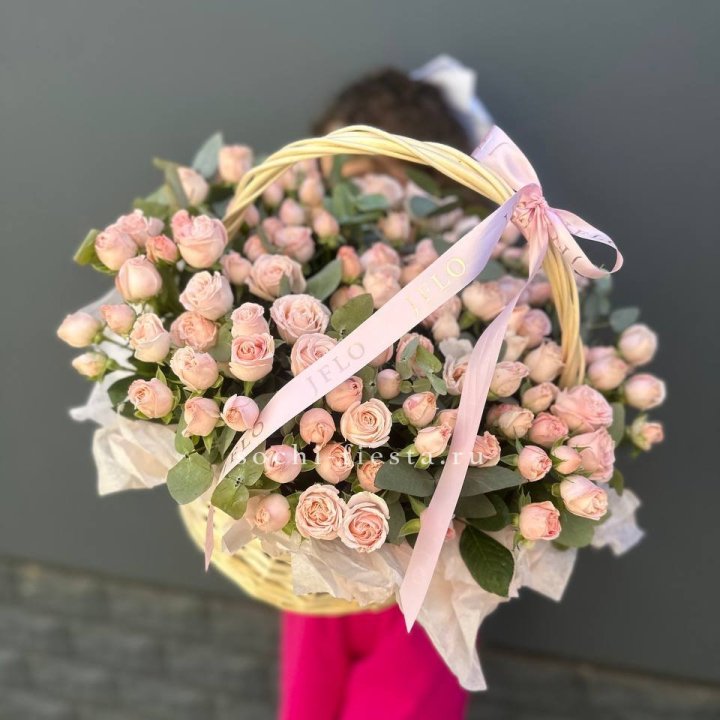 Корзина кустовых пионовидных роз в Орле