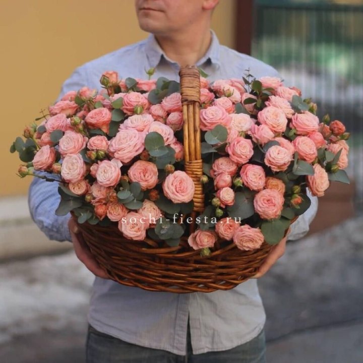 Корзина из 101 пионовидной розы в Орле