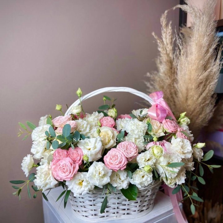 Цветочная корзина "Пинки вайт" в Орле