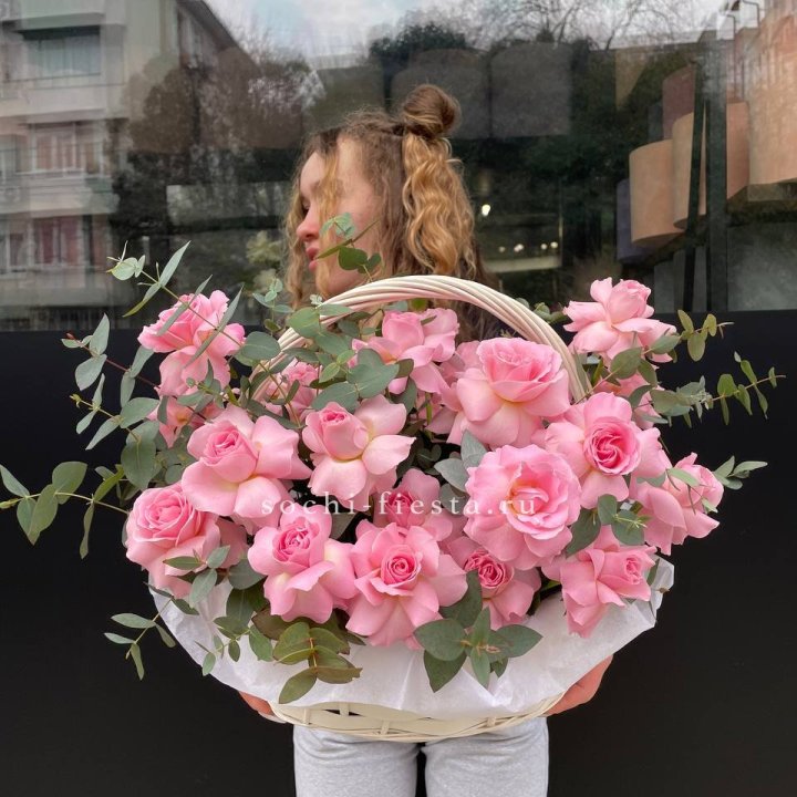 25 роз в цветочной корзине  в Орле